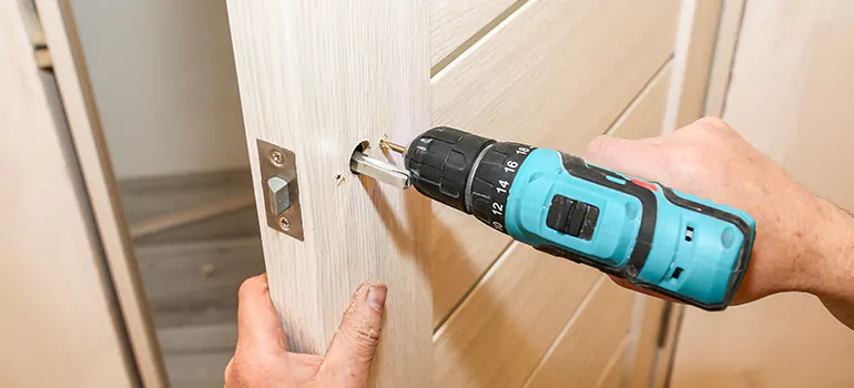 Old Door Knob Repair in Pompano Beach, FL